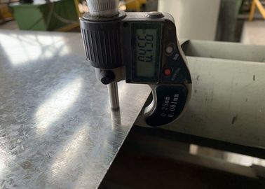 3.8mmの厚さJIS G3302 SGCCの熱い浸された電流を通された薄板金ロールスロイス