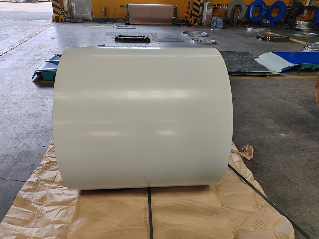 PVDF プリペイント カーラー ステール コイル 幅 700 ′′1250mm 耐力 180 ′′320MPa 建設パネルおよび外装用