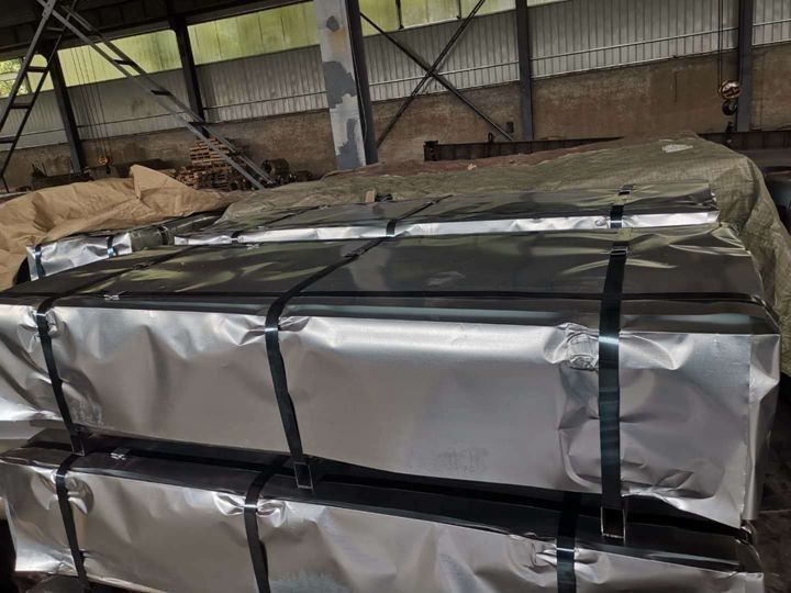 産業用および商業用屋根用の耐久性の高い亜鉛メッキ波形鋼板屋根シート