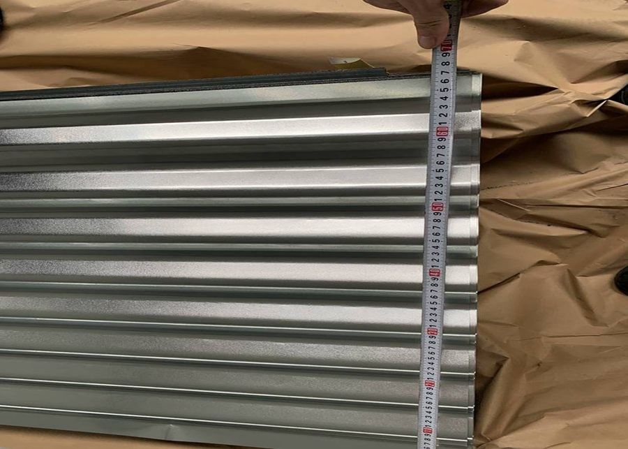 SGCH 650mm の有効幅と60 円275g/m2 の亜鉛コーティングの通常のスパンゲルゴールドガルバニズド屋根シート