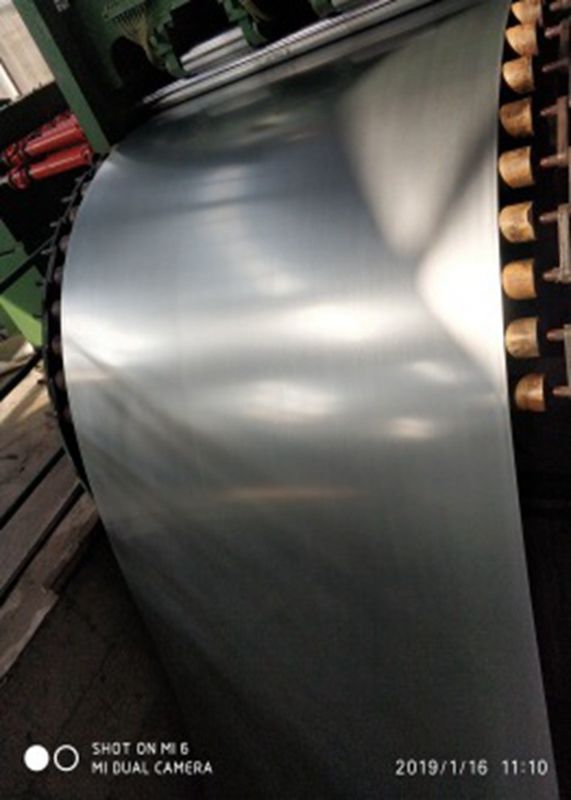 35×1250mmゼロスペングル ホットディープガルバनाइズドスチールコイル 建材およびストリップ加工のための60×275g/m2の亜鉛コーティング
