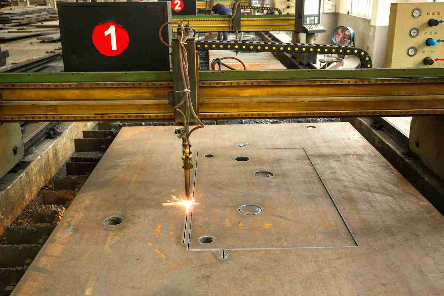 建築材料SGSの承認のための鋼板を切る埋め込まれた打つレーザー