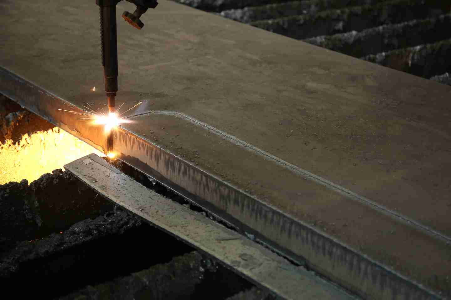 金属コーティングの機械類のための鋼板を切る機械部品血しょうレーザー
